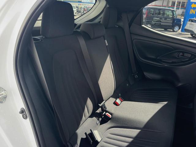 後部座席も気になるようなキズ・汚れやへたり等、大きなダメージはなく、良好な状態です。