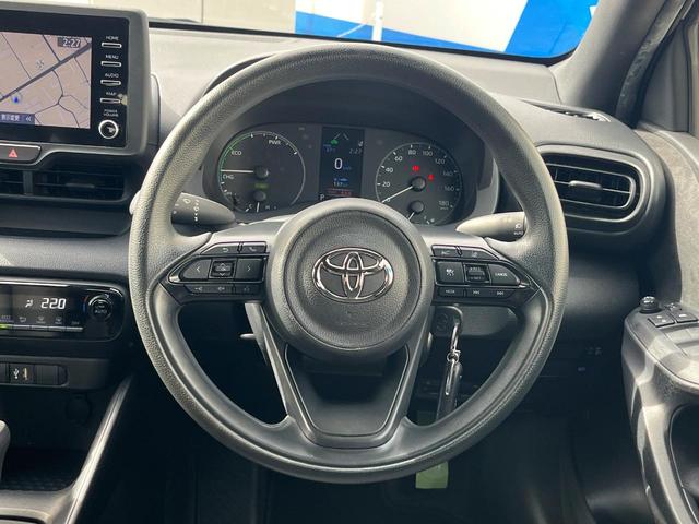 インテリアに合わせたデザインのステアリングは、運転される方のことも考え、運転しやすい形状、大きさです。是非一度、実際に触ってお確かめください。