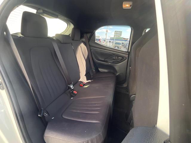 後部座席も気になるようなキズ・汚れやへたり等、大きなダメージはなく、良好な状態です。