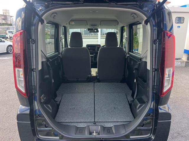 積み下ろしのしやすいデッキにはたっぷりと荷物を積み込んでいただけます。遊びから仕事まで、様々なシーンで頼れます♪