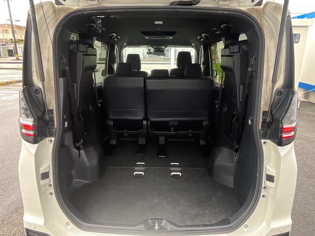 積み下ろしのしやすいデッキにはたっぷりと荷物を積み込んでいただけます。遊びから仕事まで、様々なシーンで頼れます♪