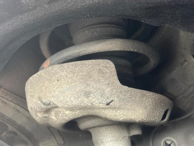 お車を安心してお乗りいただく為には、足回りの定期点検が欠かせません。サービスサポート（有償保証）では無料点検もご提供しており、安心のカーライフをお過ごしいただけるサポート体制が整っています。