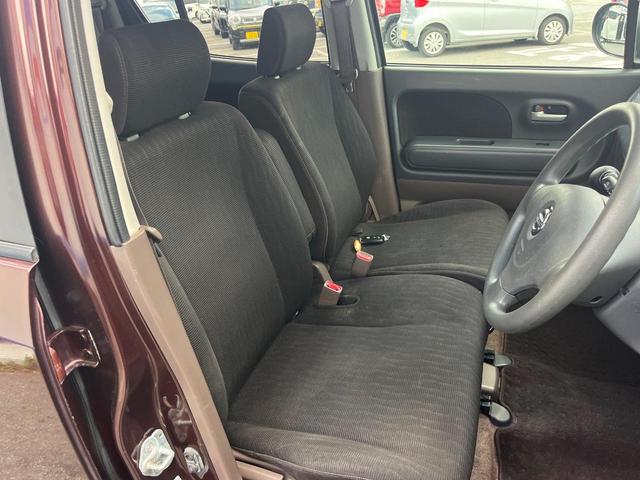 運転席シート廻りは使用感も少なく、良好な状態となっています。丁寧に使われていたことがよくわかりますね。