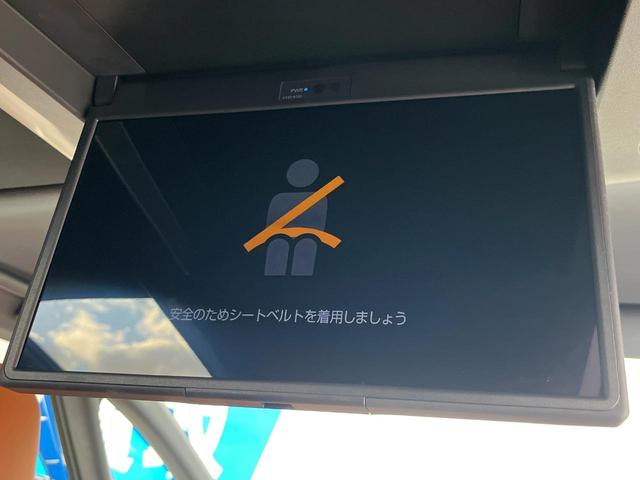 【フリップダウンモニター】大画面モニターで後席でもエンタメをお楽しみいただけます。小さなお子様にも大人気の装備です♪