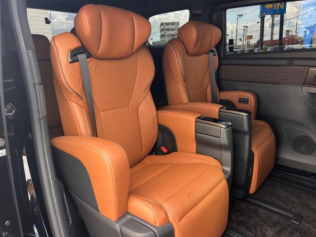 後部座席も気になるようなキズ・汚れやへたり等、大きなダメージはなく、良好な状態です。