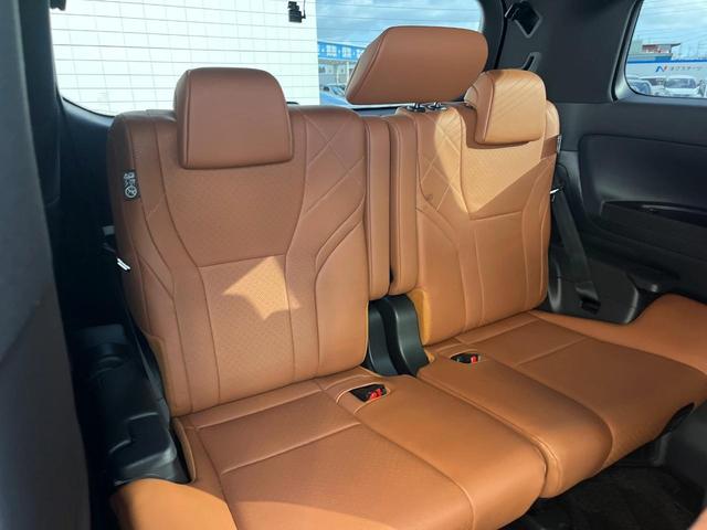 ３列目シートはもちろん状態良好☆大人でもゆったりと座って頂けますので、大人数でのお出かけもラクラクです♪ご家族で、気の知れた仲間で、ドライブに行くのが楽しみですね♪