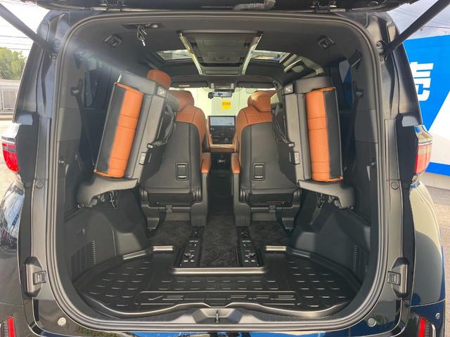 後席を格納すると、これだけの広さが！シーンに合わせたシートアレンジで、大きな荷物も積むことが出来ます♪