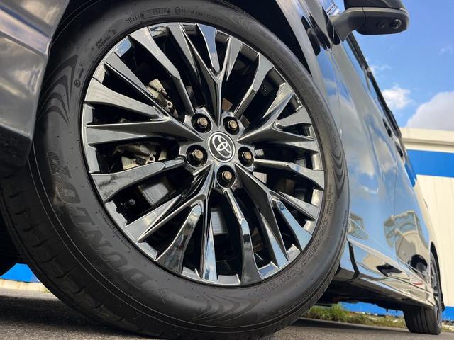 【純正１９インチアルミホイール】外観にマッチした純正アルミホイールを装着しております。各種社外アルミホイールや、スタッドレスタイヤも取扱いしております。是非ご相談ください♪