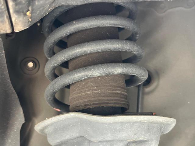 お車を安心してお乗りいただく為には、足回りの定期点検が欠かせません。サービスサポート（有償保証）では無料点検もご提供しており、安心のカーライフをお過ごしいただけるサポート体制が整っています。