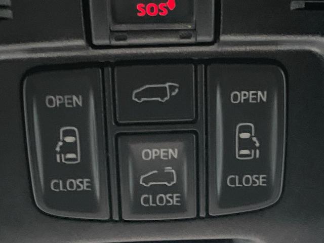 【両側パワースライドドア】スマートキーや運転席のスイッチで後席両側スライドドアの開閉が可能♪電動だから力を入れてドアを開ける必要が無く、小さなお子様でも簡単に開け閉めでき快適です♪