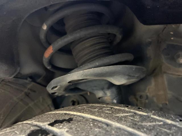 お車を安心してお乗りいただく為には、足回りの定期点検が欠かせません。サービスサポート（有償保証）では無料点検もご提供しており、安心のカーライフをお過ごしいただけるサポート体制が整っています。