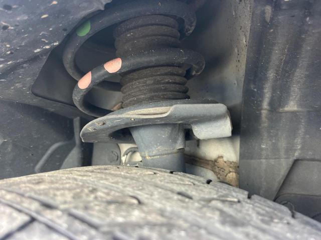 お車を安心してお乗りいただく為には、足回りの定期点検が欠かせません。サービスサポート（有償保証）では無料点検もご提供しており、安心のカーライフをお過ごしいただけるサポート体制が整っています。