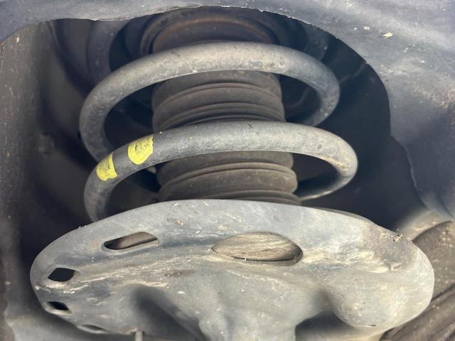 お車を安心してお乗りいただく為には、足回りの定期点検が欠かせません。サービスサポート（有償保証）では無料点検もご提供しており、安心のカーライフをお過ごしいただけるサポート体制が整っています。