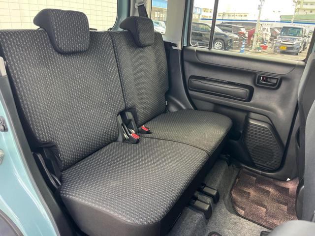 後部座席も気になるようなキズ・汚れやへたり等、大きなダメージはなく、良好な状態です。