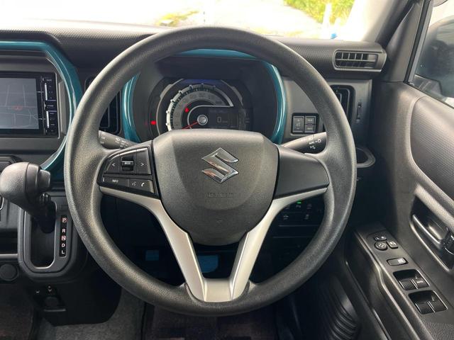 インテリアに合わせたデザインのステアリングは、運転される方のことも考え、運転しやすい形状、大きさです。是非一度、実際に触ってお確かめください。