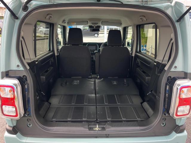 後席を格納すると、これだけの広さが！シーンに合わせたシートアレンジで、大きな荷物も積むことが出来ます♪
