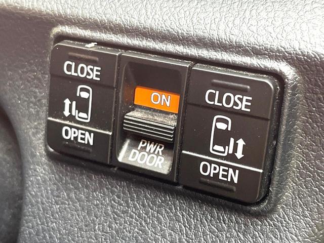 【両側パワースライドドア】スマートキーや運転席のスイッチで後席両側スライドドアの開閉が可能♪電動だから力を入れてドアを開ける必要が無く、小さなお子様でも簡単に開け閉めでき快適です♪