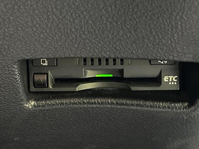 【ＥＴＣ】高速道路の料金所をストレスなく通過！話題のスポットやサービスエリアに多い「スマートＩＣ」利用時は必須のアイテムです。当店でセットアップを実施、ご納車当日からすぐにご利用いただけます！