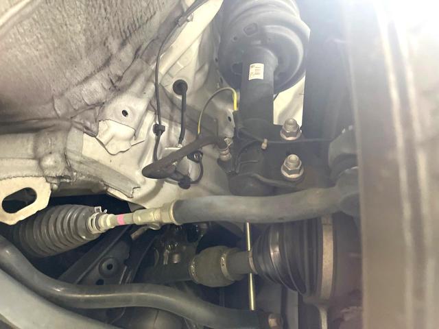 お車を安心してお乗りいただく為には、足回りの定期点検が欠かせません。サービスサポート（有償保証）では無料点検もご提供しており、安心のカーライフをお過ごしいただけるサポート体制が整っています。