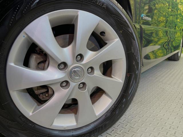 【ＨＩＤヘッドライト】非常に明るく前方を照らしてくれるので、悪天候や夜間の走行時も視界良好で安心してお乗りいただけます。