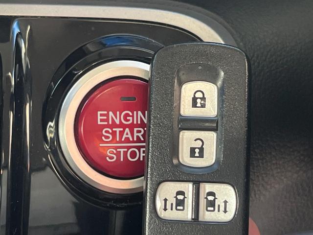 【Ｈｏｎｄａスマートキー】カバンやポケットに入れたままでもドアの施錠・解錠が可能なスマートキーを装備。エンジンのオン・オフ時もカギを取り出す必要が無いからとっても便利です♪