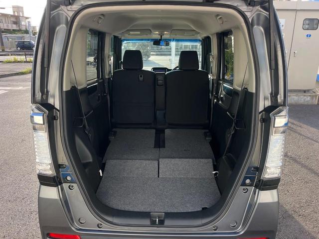 後席を格納すると、これだけの広さが！シーンに合わせたシートアレンジで、大きな荷物も積むことが出来ます♪