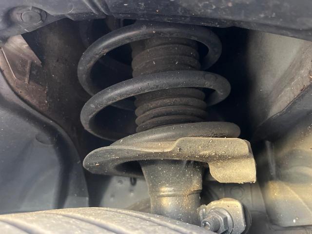 お車を安心してお乗りいただく為には、足回りの定期点検が欠かせません。サービスサポート（有償保証）では無料点検もご提供しており、安心のカーライフをお過ごしいただけるサポート体制が整っています。