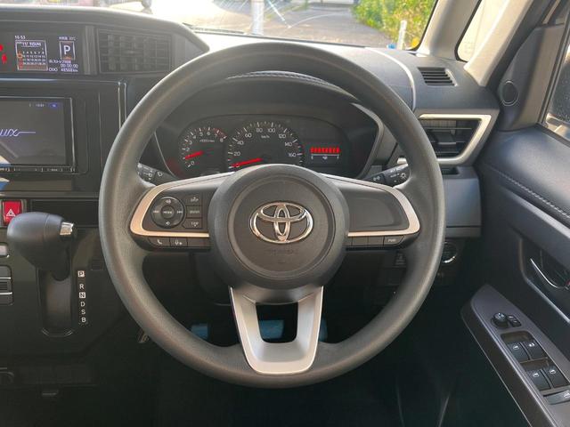 インテリアに合わせたデザインのステアリングは、運転される方のことも考え、運転しやすい形状、大きさです。是非一度、実際に触ってお確かめください。