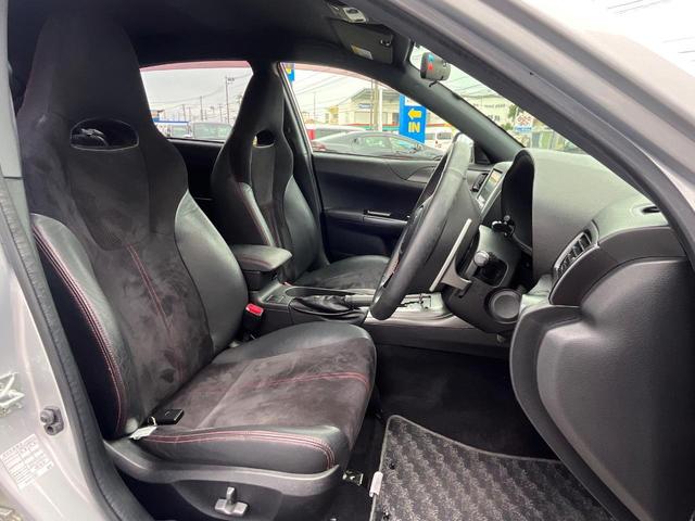 運転席シート廻りは使用感も少なく、良好な状態となっています。丁寧に使われていたことがよくわかりますね。