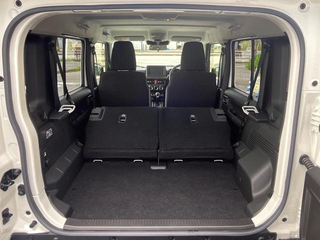 積み下ろしのしやすいデッキにはたっぷりと荷物を積み込んでいただけます。遊びから仕事まで、様々なシーンで頼れます♪