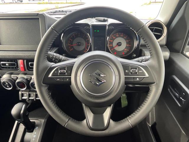 【純正革巻きステアリング】上質な革を使用することで、手にしっかり馴染みとても運転しやすいハンドルです♪