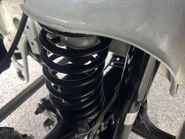 お車を安心してお乗りいただく為には、足回りの定期点検が欠かせません。サービスサポート（有償保証）では無料点検もご提供しており、安心のカーライフをお過ごしいただけるサポート体制が整っています。