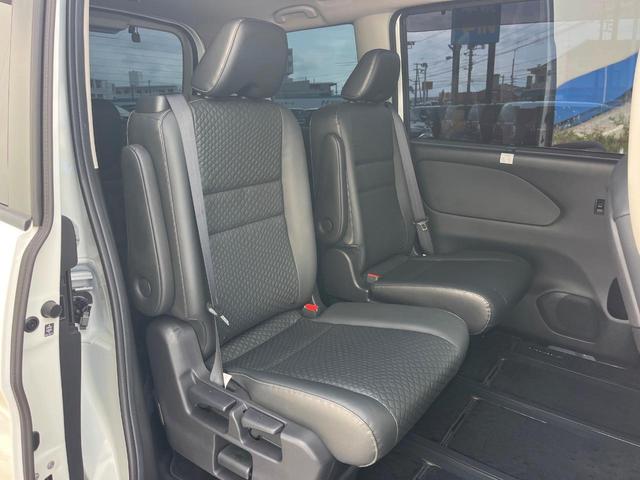 後部座席も気になるようなキズ・汚れやへたり等、大きなダメージはなく、良好な状態です。