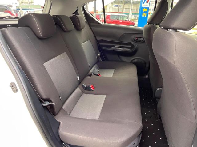 後部座席も気になるようなキズ・汚れやへたり等、大きなダメージはなく、良好な状態です。