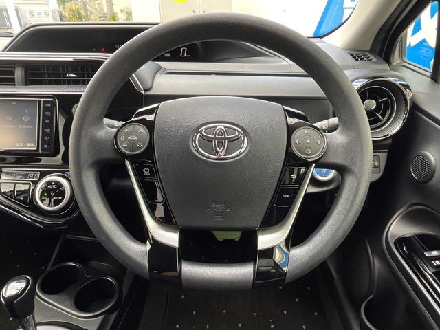 インテリアに合わせたデザインのステアリングは、運転される方のことも考え、運転しやすい形状、大きさです。是非一度、実際に触ってお確かめください。