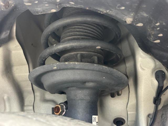 お車を安心してお乗りいただく為には、足回りの定期点検が欠かせません。サービスサポート（有償保証）では無料点検もご提供しており、安心のカーライフをお過ごしいただけるサポート体制が整っています。