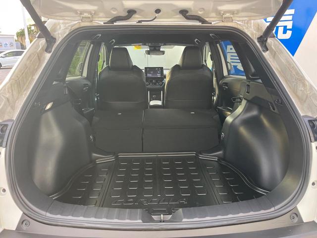 後席を格納すると、これだけの広さが！シーンに合わせたシートアレンジで、大きな荷物も積むことが出来ます♪