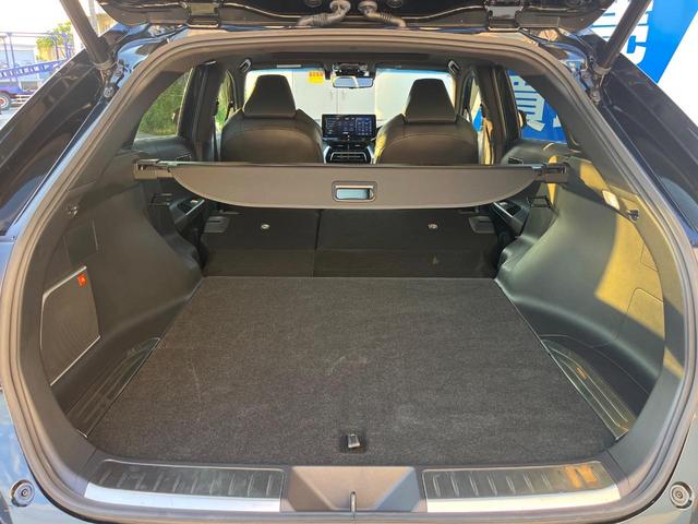 積み下ろしのしやすいデッキにはたっぷりと荷物を積み込んでいただけます。遊びから仕事まで、様々なシーンで頼れます♪