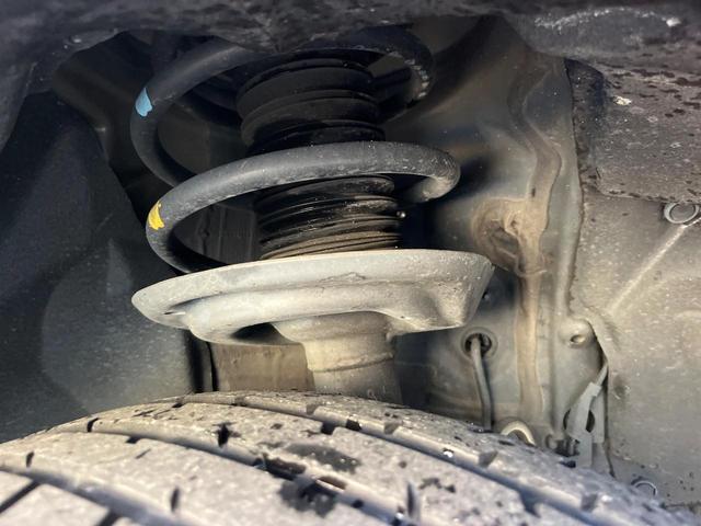 お車を安心してお乗りいただく為には、足回りの定期点検が欠かせません。サービスサポート（有償保証）では無料点検もご提供しており、安心のカーライフをお過ごしいただけるサポート体制が整っています。