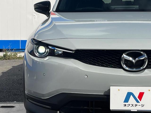 【ＬＥＤヘッドライト】悪天候や夜間走行時も良好な視界を確保し安心して運転できる高輝度ＬＥＤヘッドライトを装備！点灯速度が早く、消費電力も抑えられています。