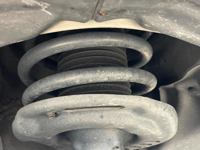 お車を安心してお乗りいただく為には、足回りの定期点検が欠かせません。サービスサポート（有償保証）では無料点検もご提供しており、安心のカーライフをお過ごしいただけるサポート体制が整っています。