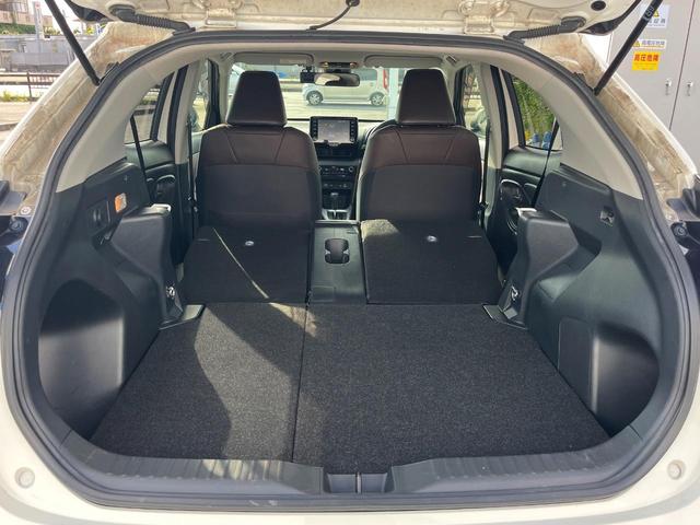 後席を格納すると、これだけの広さが！シーンに合わせたシートアレンジで、大きな荷物も積むことが出来ます♪