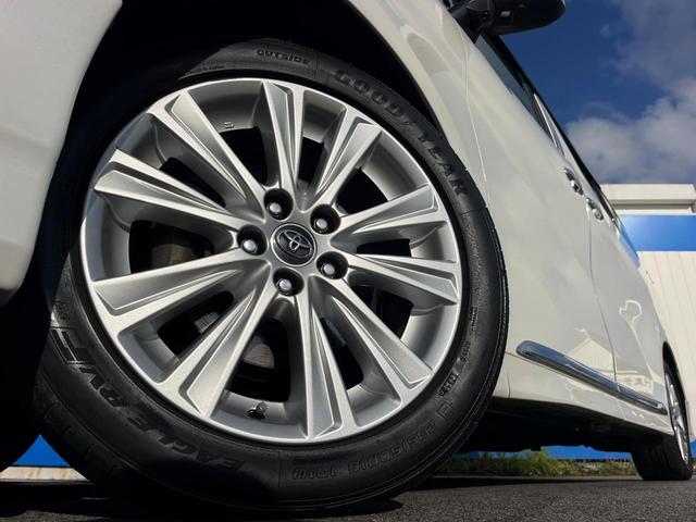 【純正アルミホイール】外観にマッチした純正アルミホイールを装着しております。各種社外アルミホイールや、スタッドレスタイヤも取扱いしております。是非ご相談ください♪