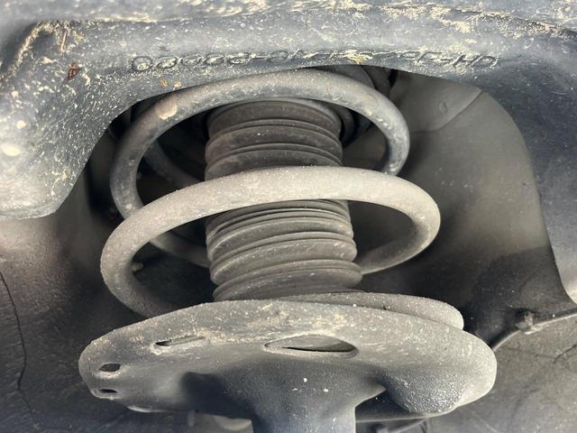 お車を安心してお乗りいただく為には、足回りの定期点検が欠かせません。サービスサポート（有償保証）では無料点検もご提供しており、安心のカーライフをお過ごしいただけるサポート体制が整っています。