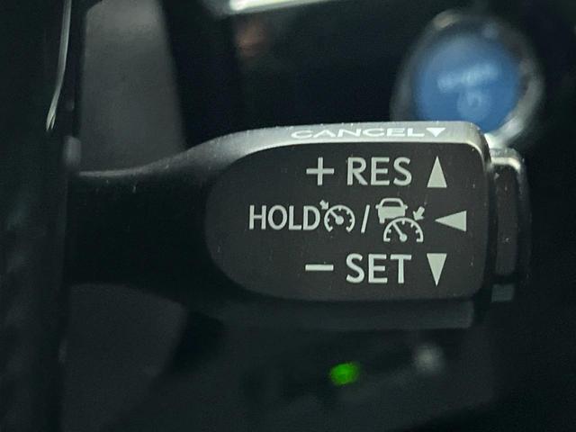 【レーダークルーズコントロール】高速道路での長距離走行が楽に！！自動で速度を保つクルーズコントロールが、衝突軽減システムと連携し、前方の車両を感知して車間を保つように速度調節してくれます！！