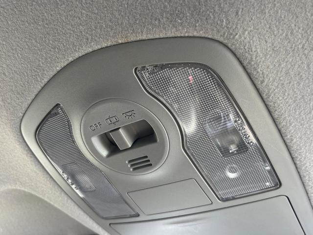 プリウスアルファ Ｓ　１年保証付　禁煙車　バックカメラ　レザーシート　ドラレコ　スマートキー　ビルトインＥＴＣ　純正１６インチアルミ　オートライト　オートエアコン　Ｂｌｕｅｔｏｏｔｈ　ＣＤ　ＤＶＤ再生（70枚目）