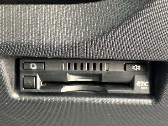 アクア クロスオーバー　１年保証付　バックカメラ　衝突被害軽減システム　禁煙車　ハーフレザーシート　ドラレコ　スマートキー　ＬＥＤヘッド　ビルトインＥＴＣ　クルコン　純正１６インチアルミ　車線逸脱警報　オートライト（8枚目）