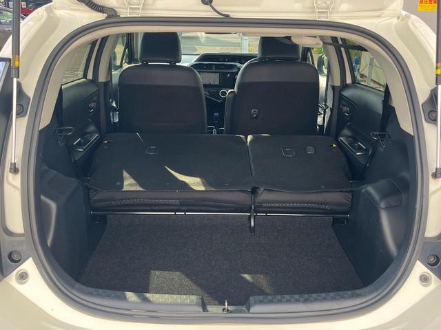 アクア クロスオーバー　１年保証付　バックカメラ　衝突被害軽減システム　禁煙車　ハーフレザーシート　ドラレコ　スマートキー　ＬＥＤヘッド　ビルトインＥＴＣ　クルコン　純正１６インチアルミ　車線逸脱警報　オートライト（11枚目）