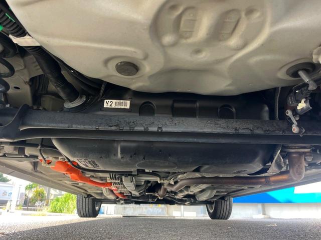 アクア クロスオーバー　１年保証付　バックカメラ　衝突被害軽減システム　禁煙車　ハーフレザーシート　ドラレコ　スマートキー　ＬＥＤヘッド　ビルトインＥＴＣ　クルコン　純正１６インチアルミ　車線逸脱警報　オートライト（20枚目）