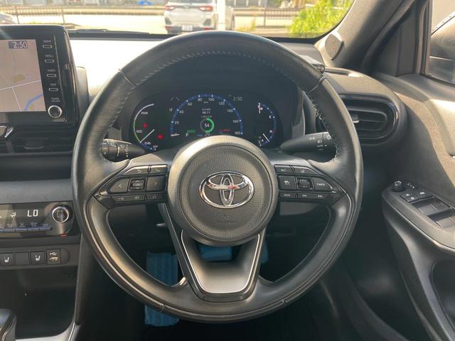 ヤリスクロス ハイブリッドＺ　１年保証付　全周囲カメラ　衝突被害軽減システム　禁煙車　ハーフレザーシート　コーナーセンサー　スマートキー　ＬＥＤヘッド　ＥＴＣ　クルコン　純正１８インチアルミ　オートライト　オートエアコン（13枚目）